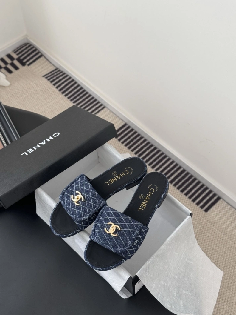 Timeless Chxnxl Slippers 118886
