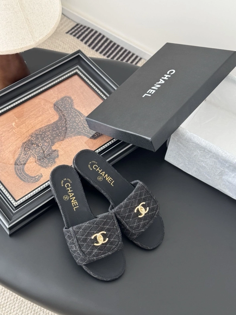 Breathable Chxnxl Slippers 118885