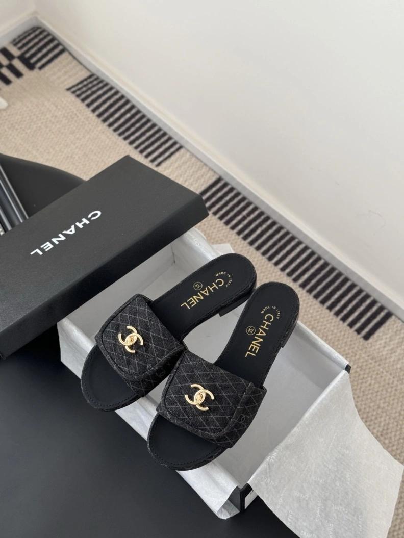 Breathable Chxnxl Slippers 118885