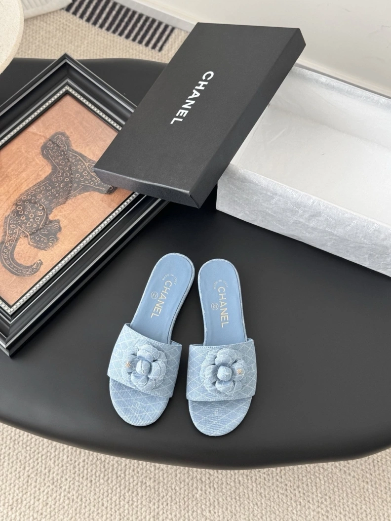 Unique Chxnxl Slippers 118879