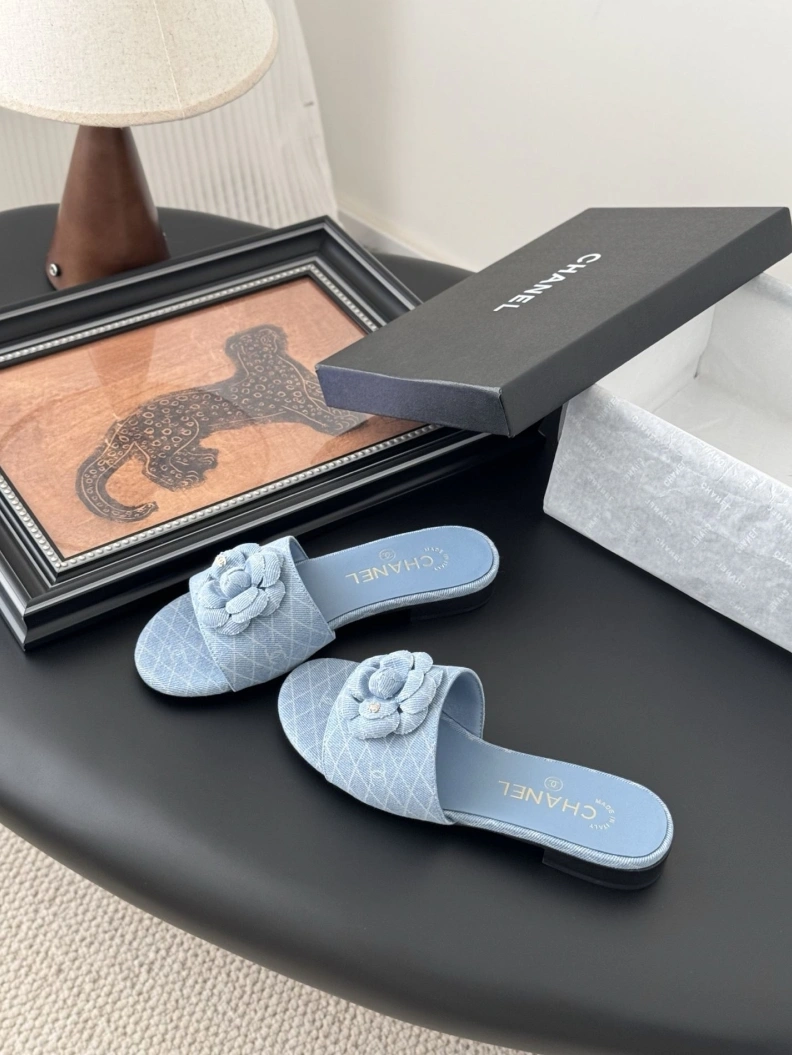 Unique Chxnxl Slippers 118879