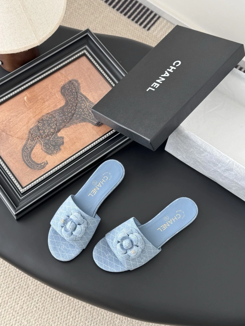 Unique Chxnxl Slippers 118879