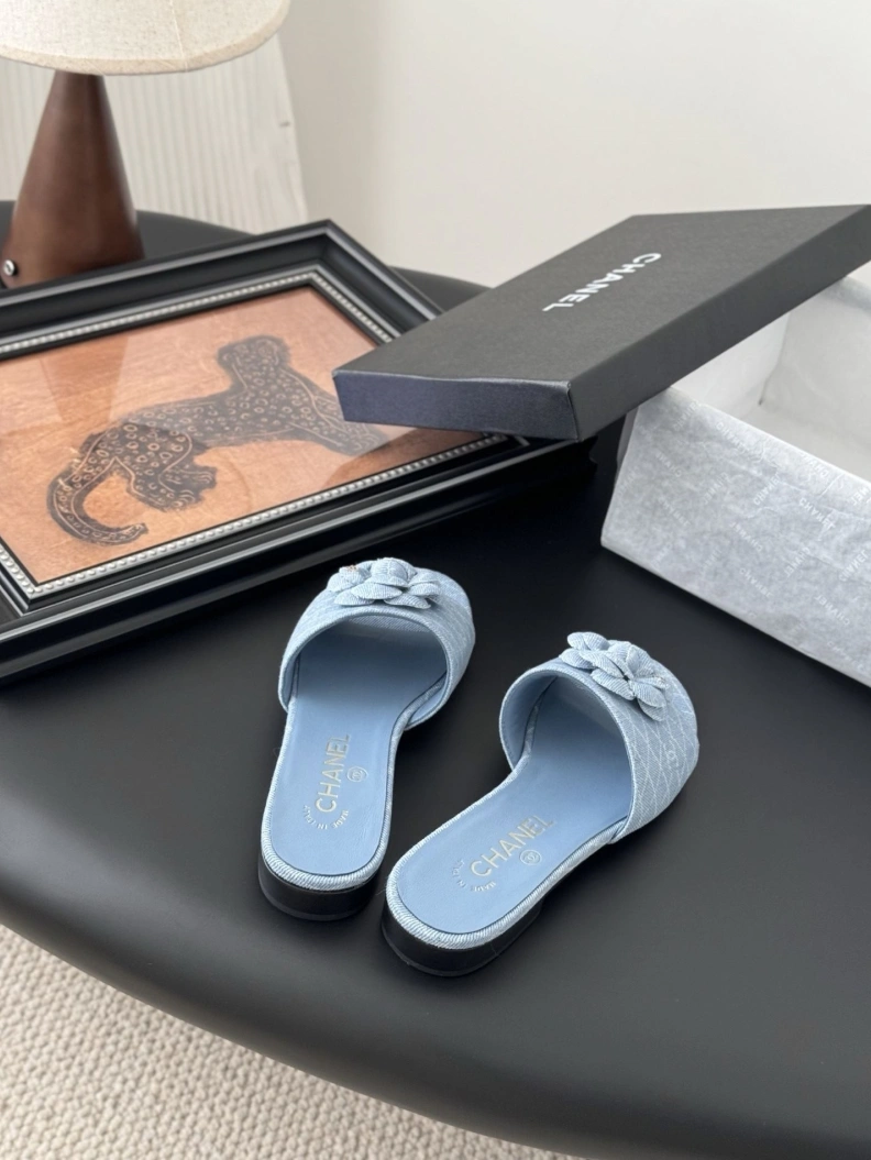 Unique Chxnxl Slippers 118879