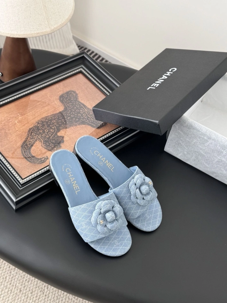Unique Chxnxl Slippers 118879