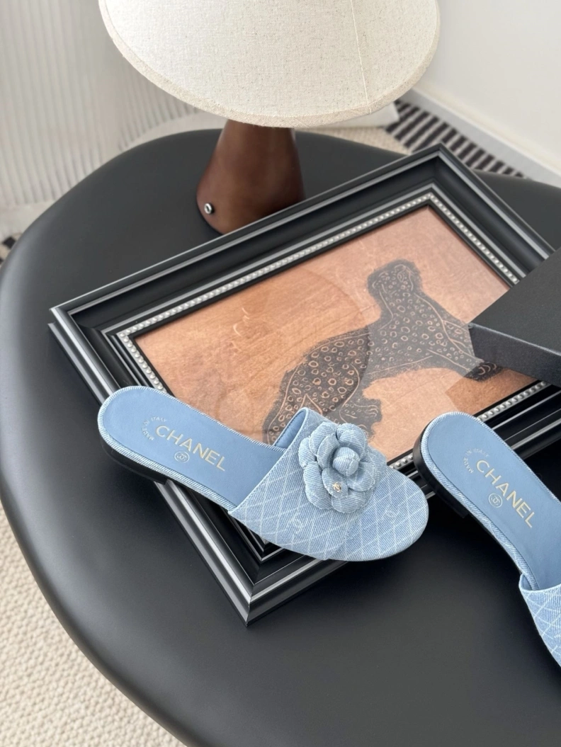 Unique Chxnxl Slippers 118879