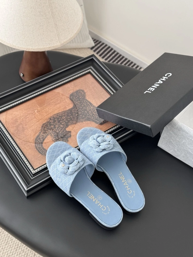 Unique Chxnxl Slippers 118879