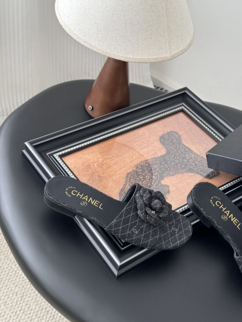 Compact Chxnxl Slippers 118876