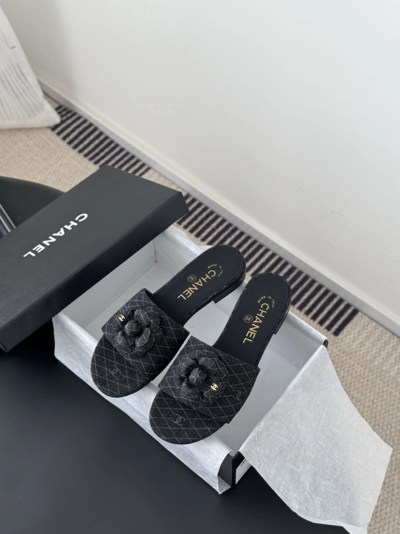 Compact Chxnxl Slippers 118876