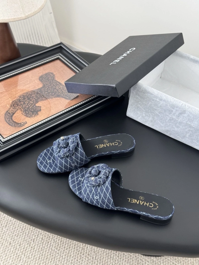 Unique Chxnxl Slippers 118878