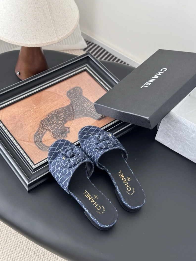 Unique Chxnxl Slippers 118878