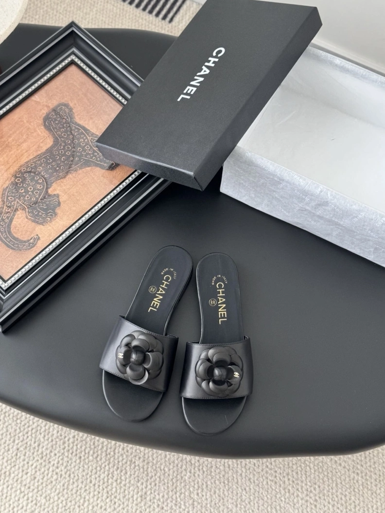 Lightweight Chxnxl Slippers 118868