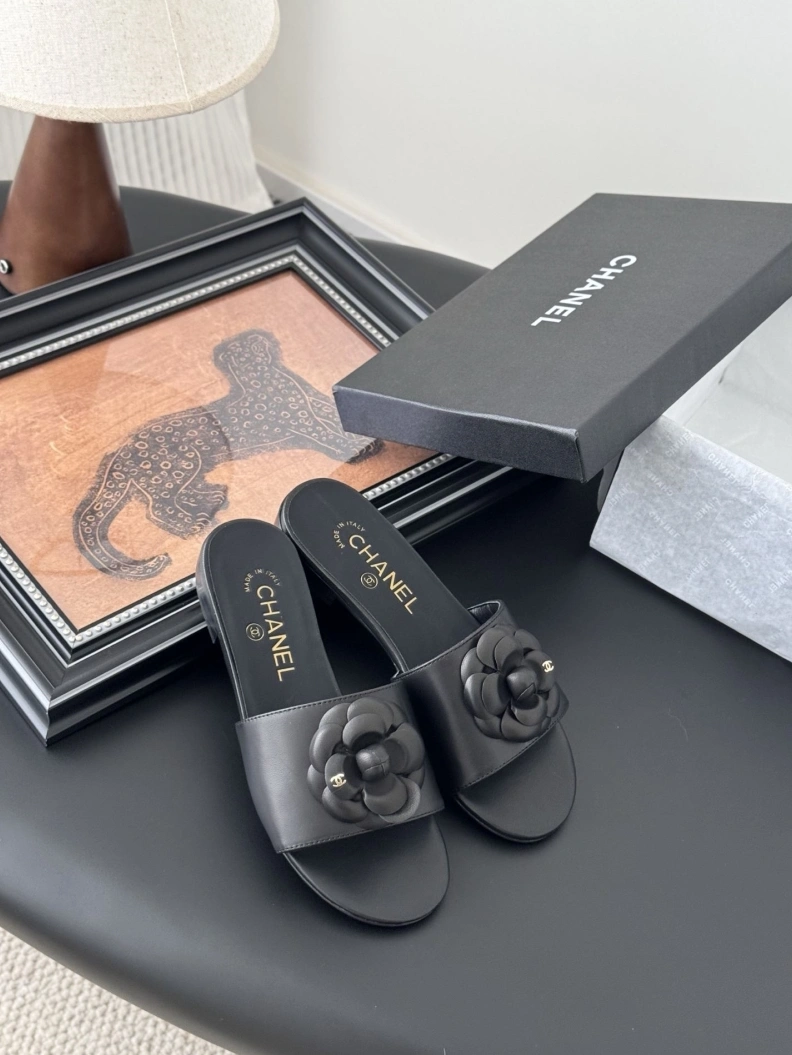 Lightweight Chxnxl Slippers 118868