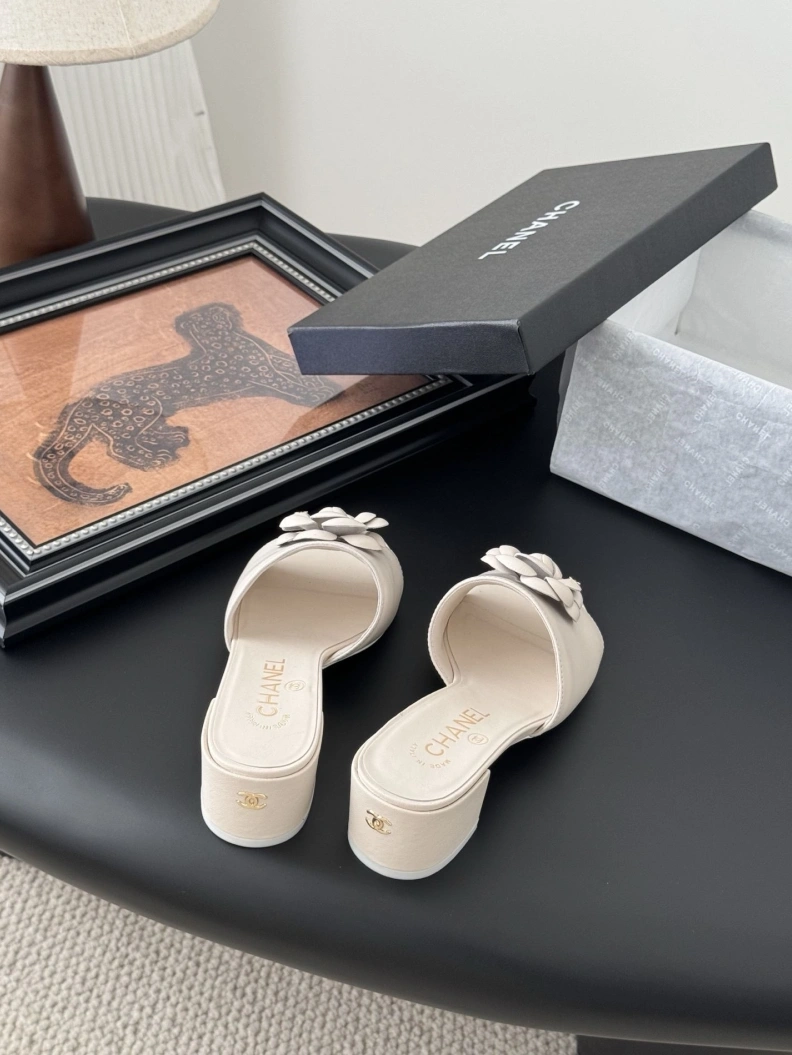 Functional Chxnxl Slippers 118865