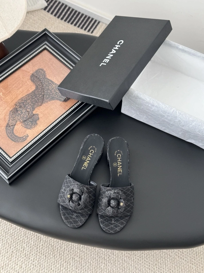 Compact Chxnxl Slippers 118872