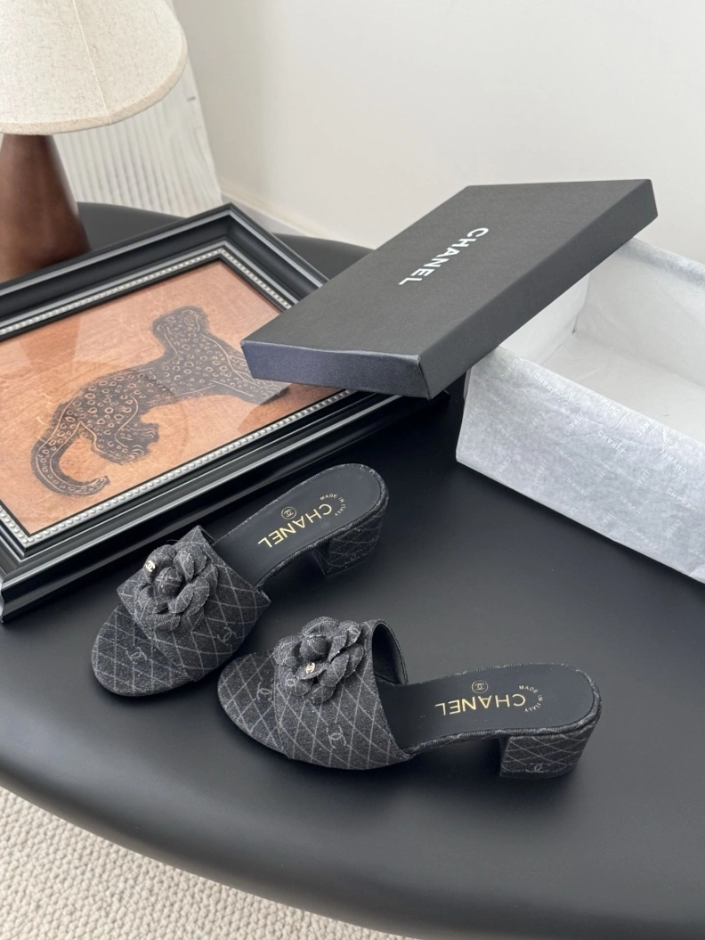Compact Chxnxl Slippers 118872
