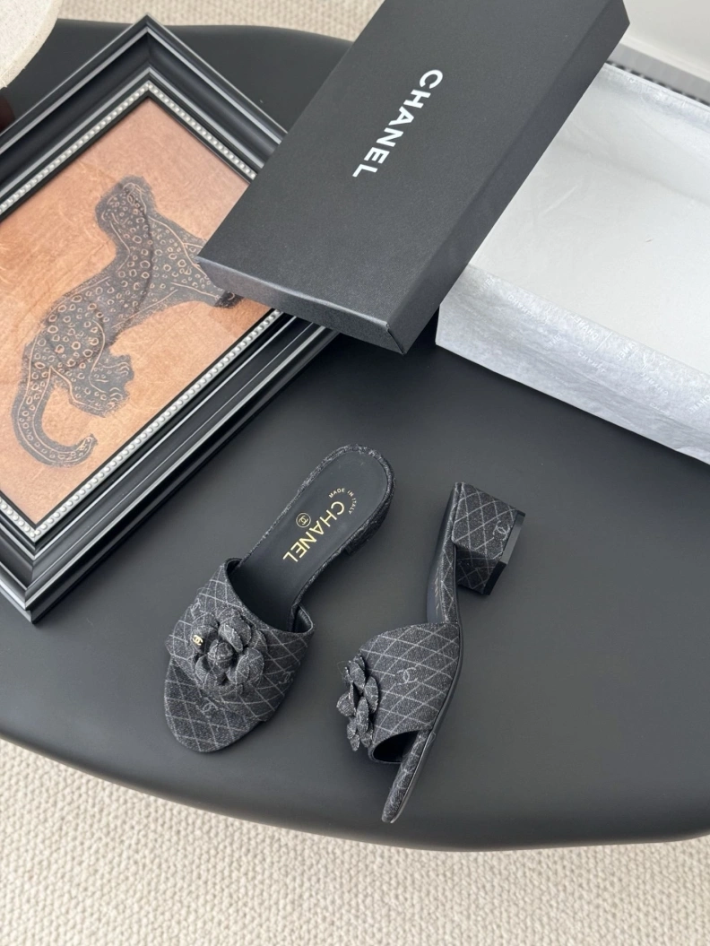 Compact Chxnxl Slippers 118872