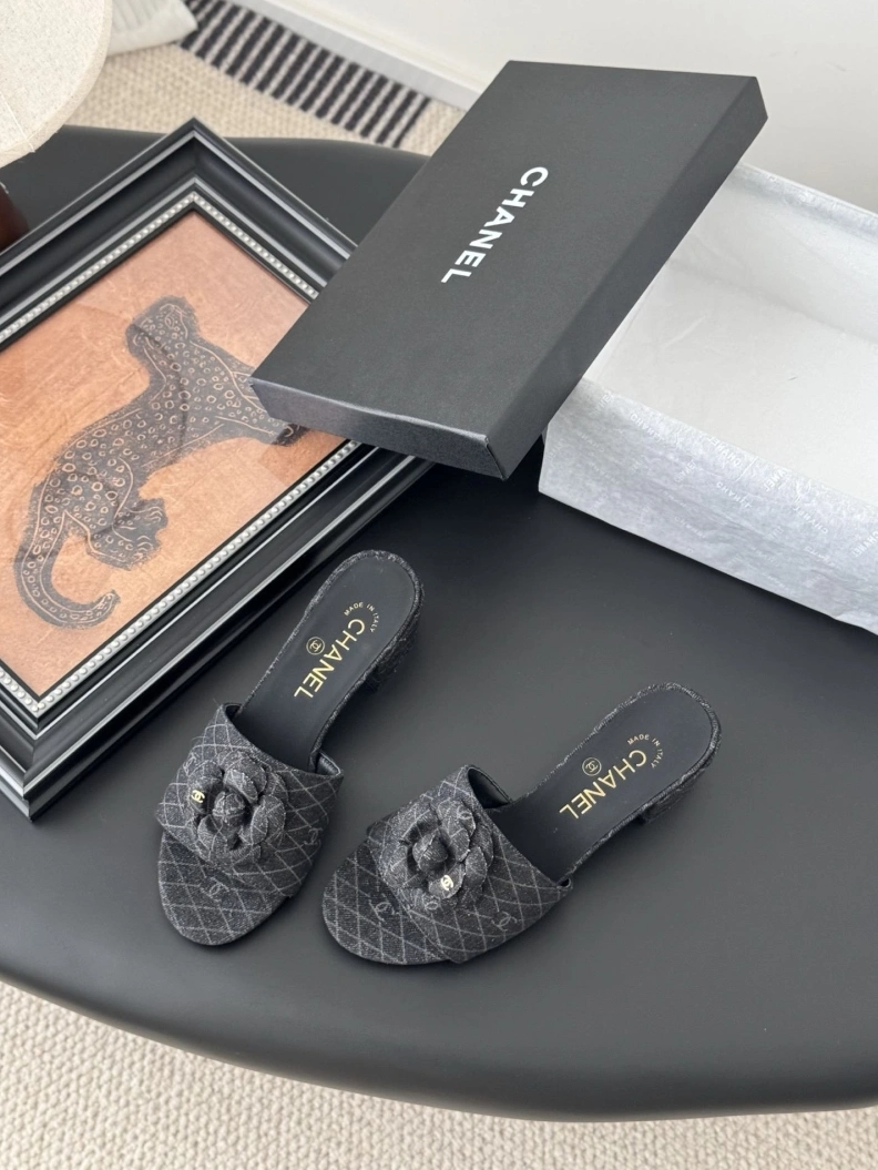 Compact Chxnxl Slippers 118872