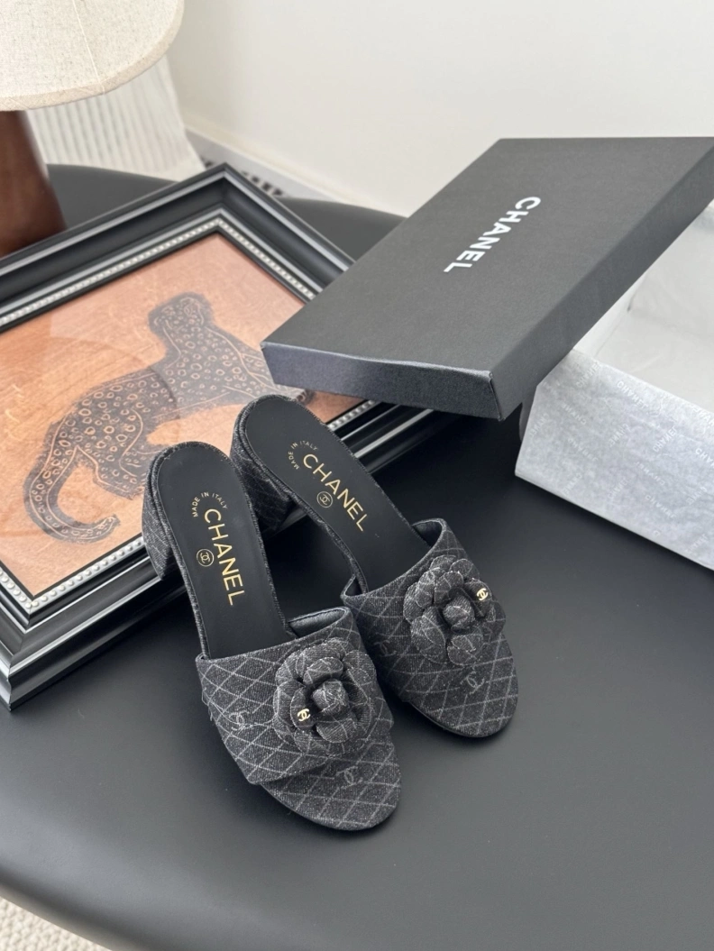 Compact Chxnxl Slippers 118872