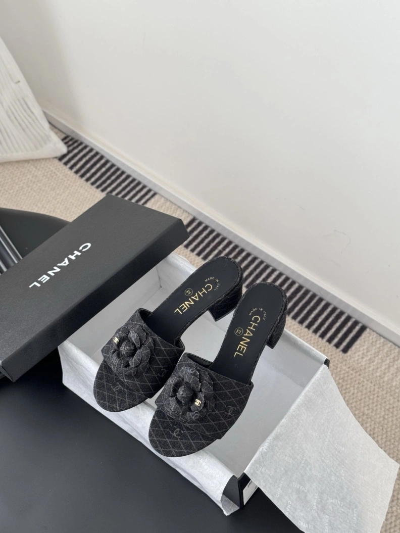 Compact Chxnxl Slippers 118872
