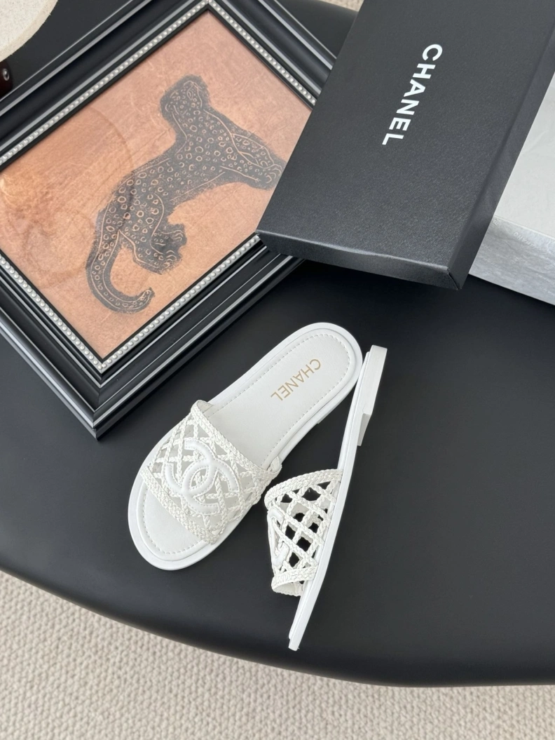Classic Chxnxl Slippers 118873