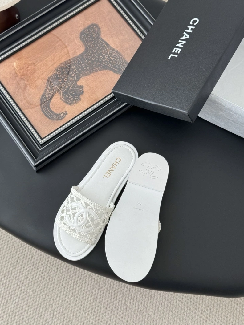 Classic Chxnxl Slippers 118873