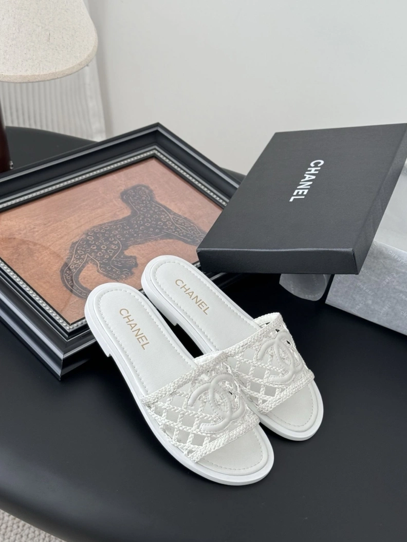 Classic Chxnxl Slippers 118873