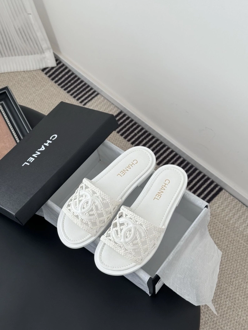 Classic Chxnxl Slippers 118873
