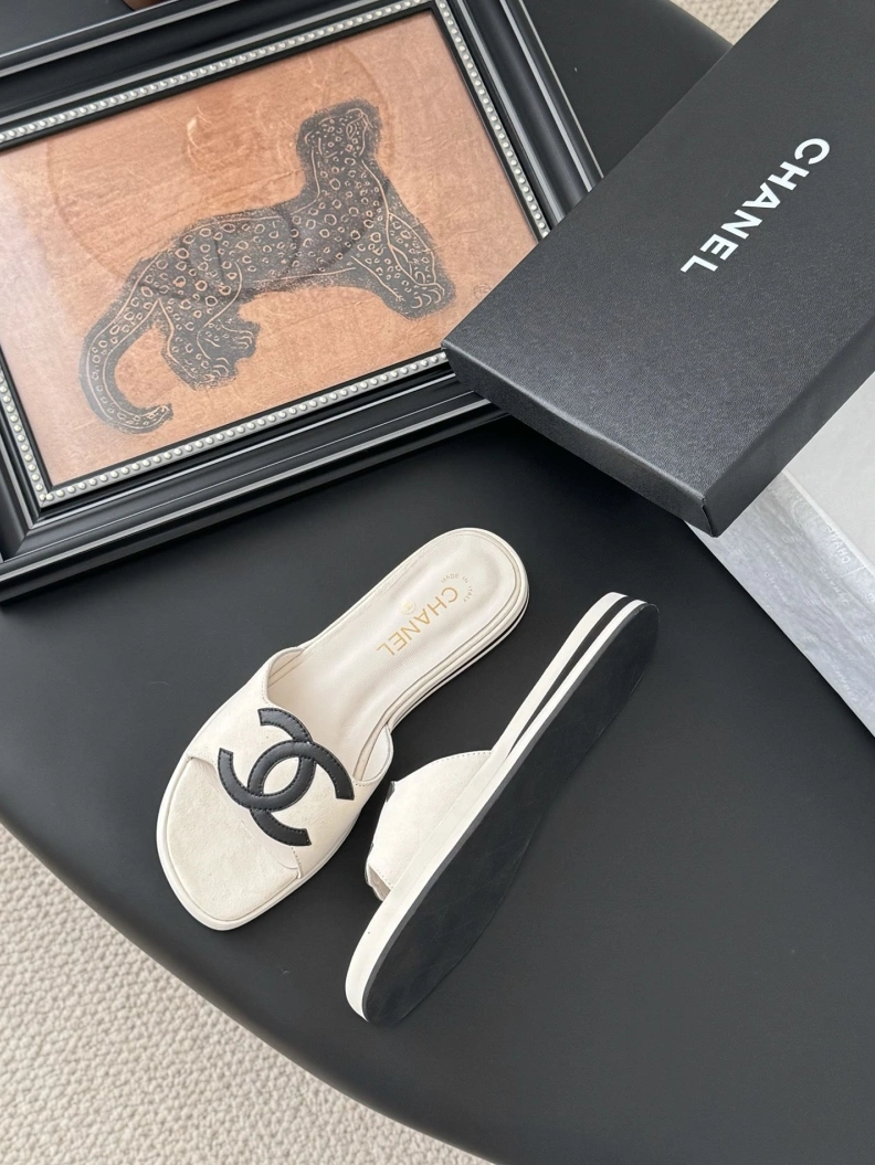 Classic Chxnxl Slippers 118866