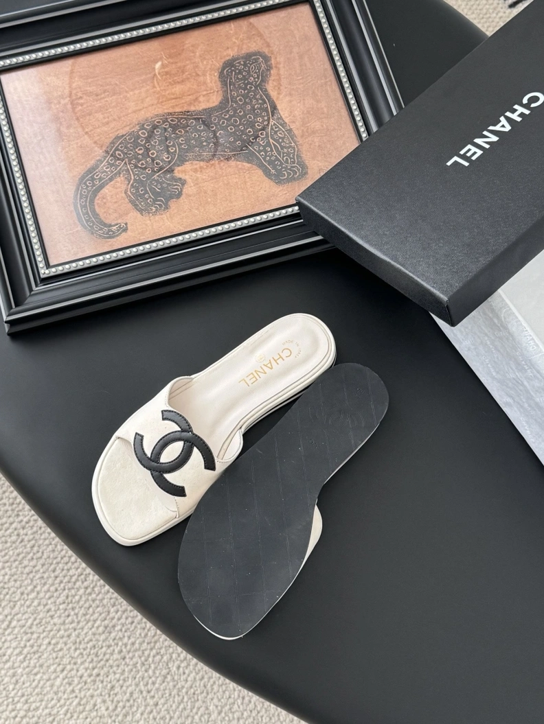 Classic Chxnxl Slippers 118866