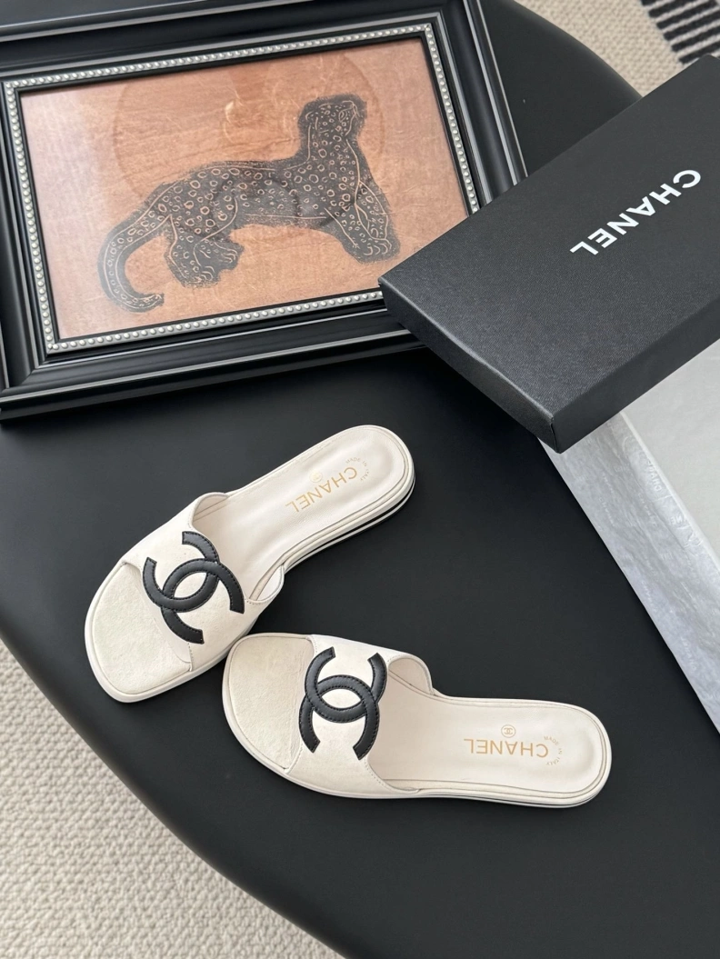 Classic Chxnxl Slippers 118866