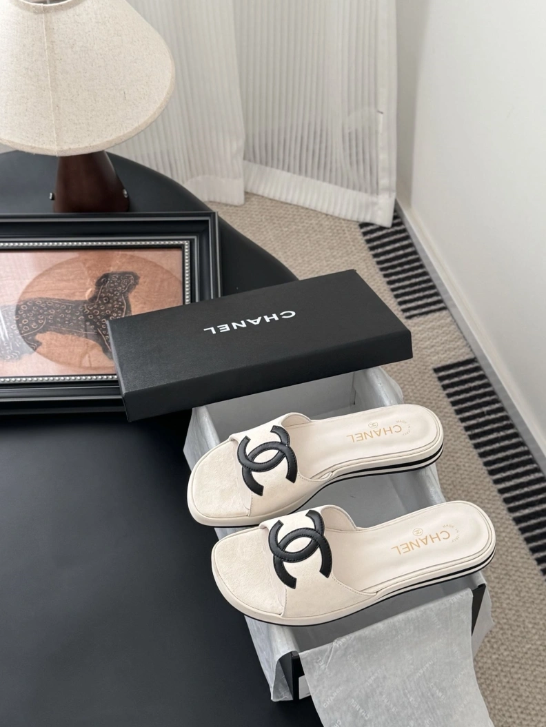 Classic Chxnxl Slippers 118866