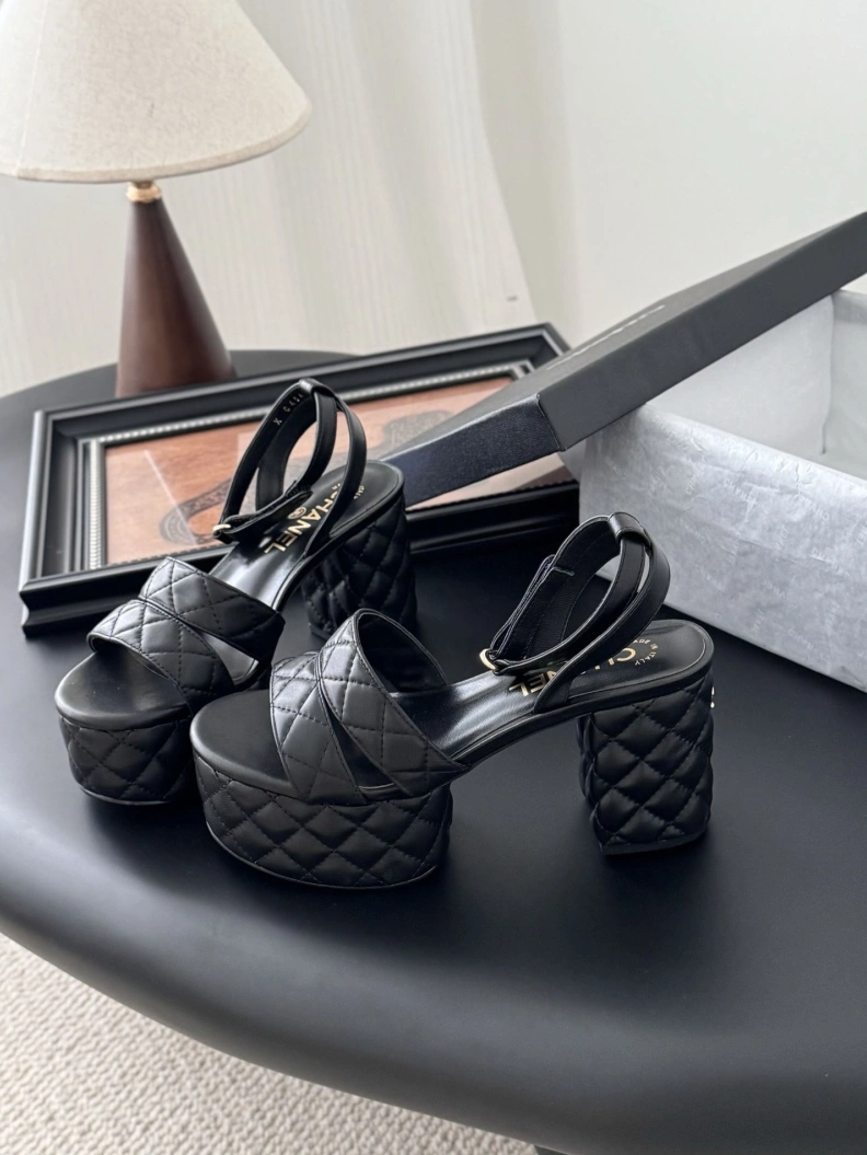 Compact Chxnxl Sandals 119099