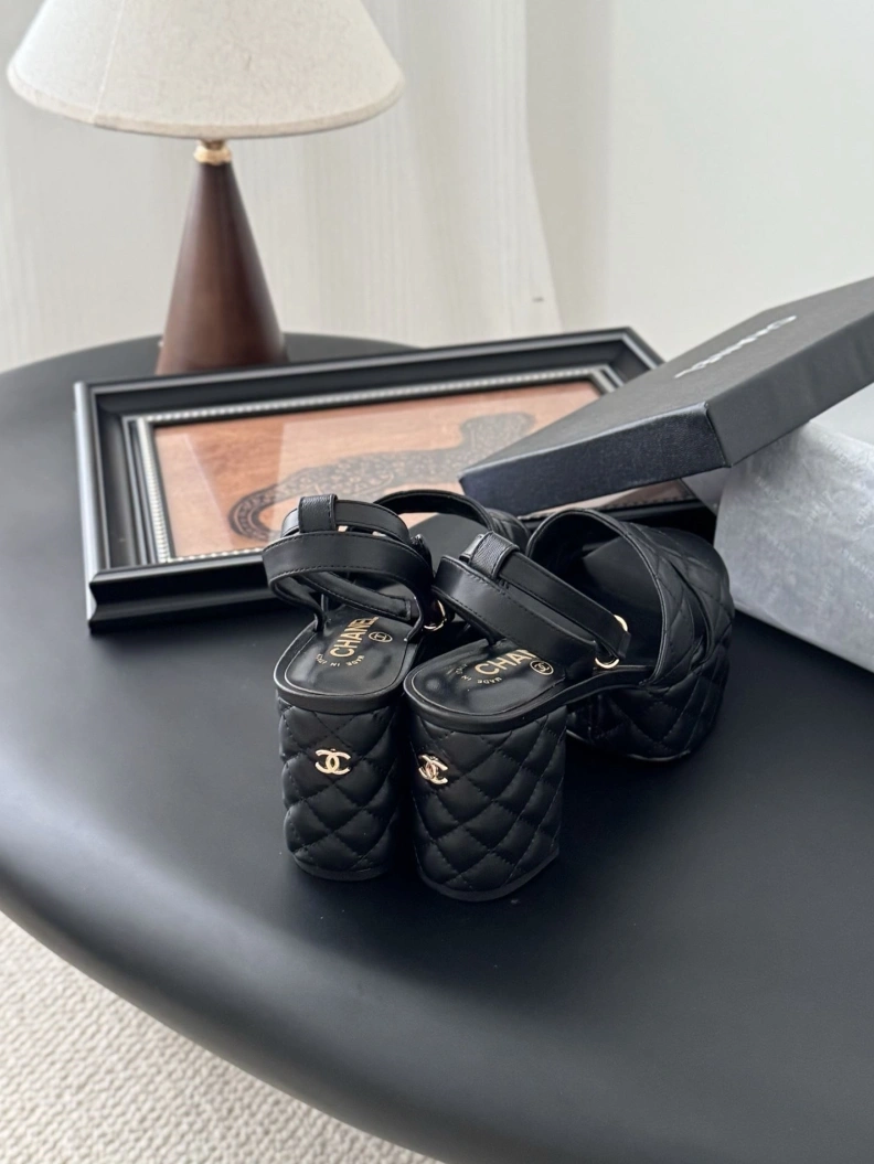 Compact Chxnxl Sandals 119099