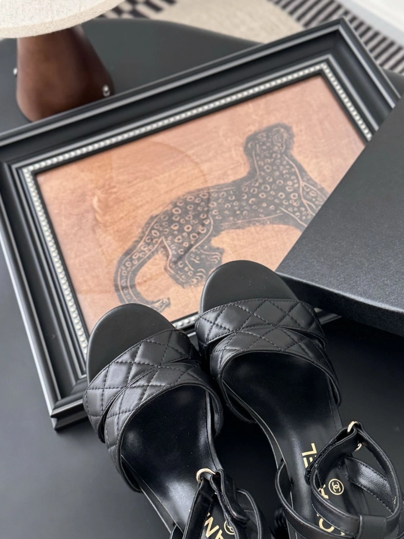 Compact Chxnxl Sandals 119099