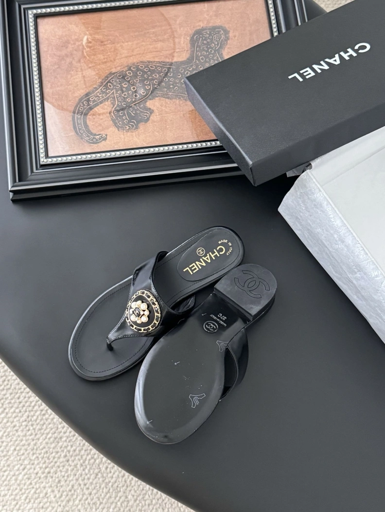Comfortable Chxnxl Slippers 118856