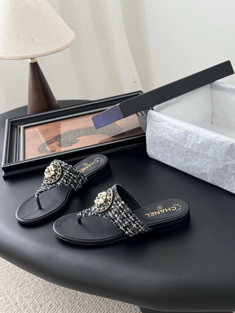 ModernLook Chxnxl Slippers 118859