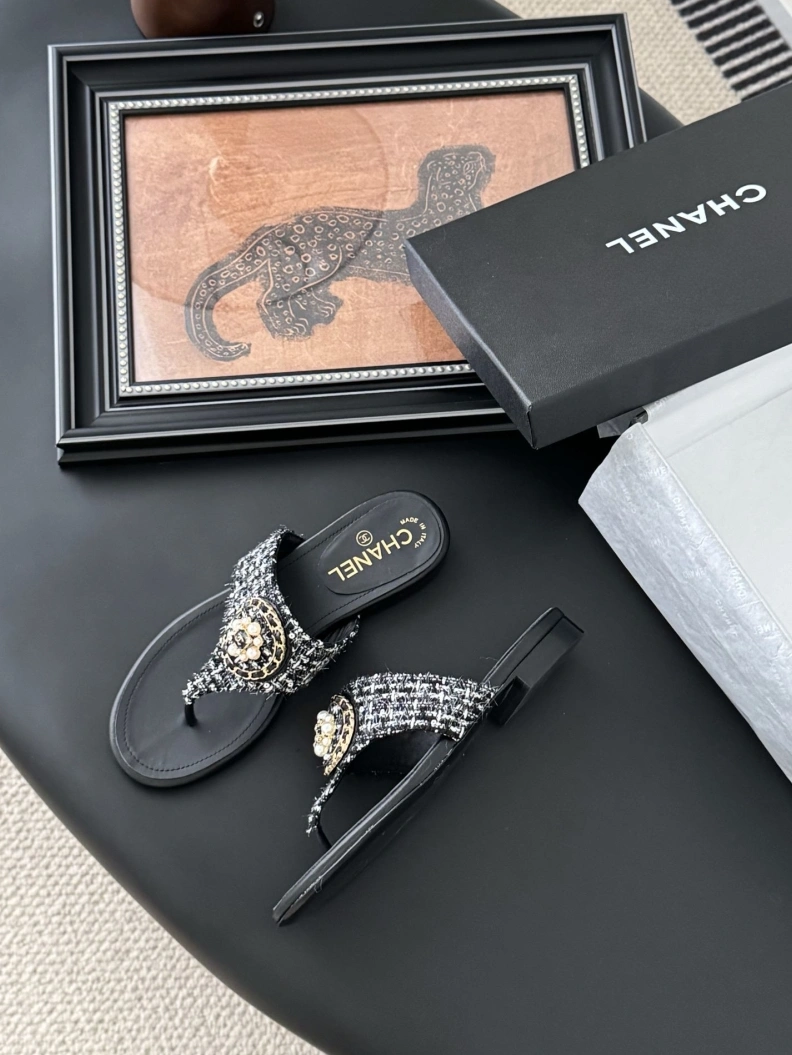 ModernLook Chxnxl Slippers 118859