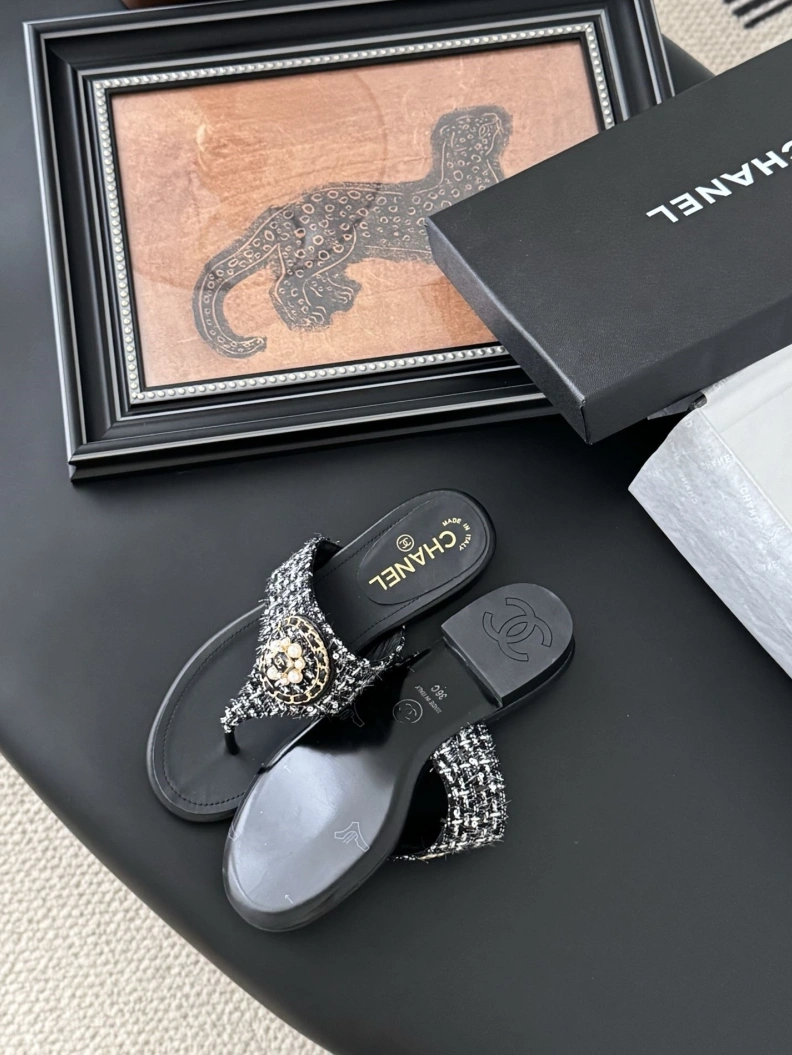 ModernLook Chxnxl Slippers 118859
