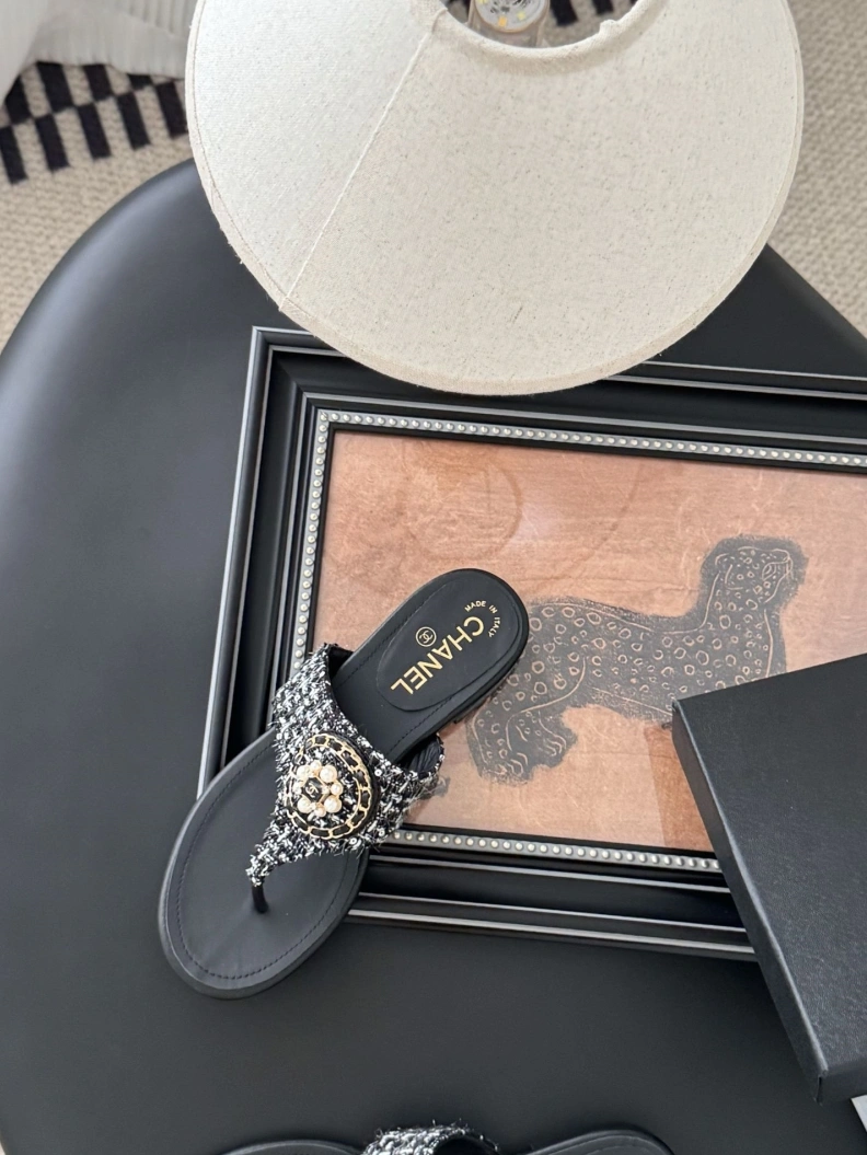 ModernLook Chxnxl Slippers 118859