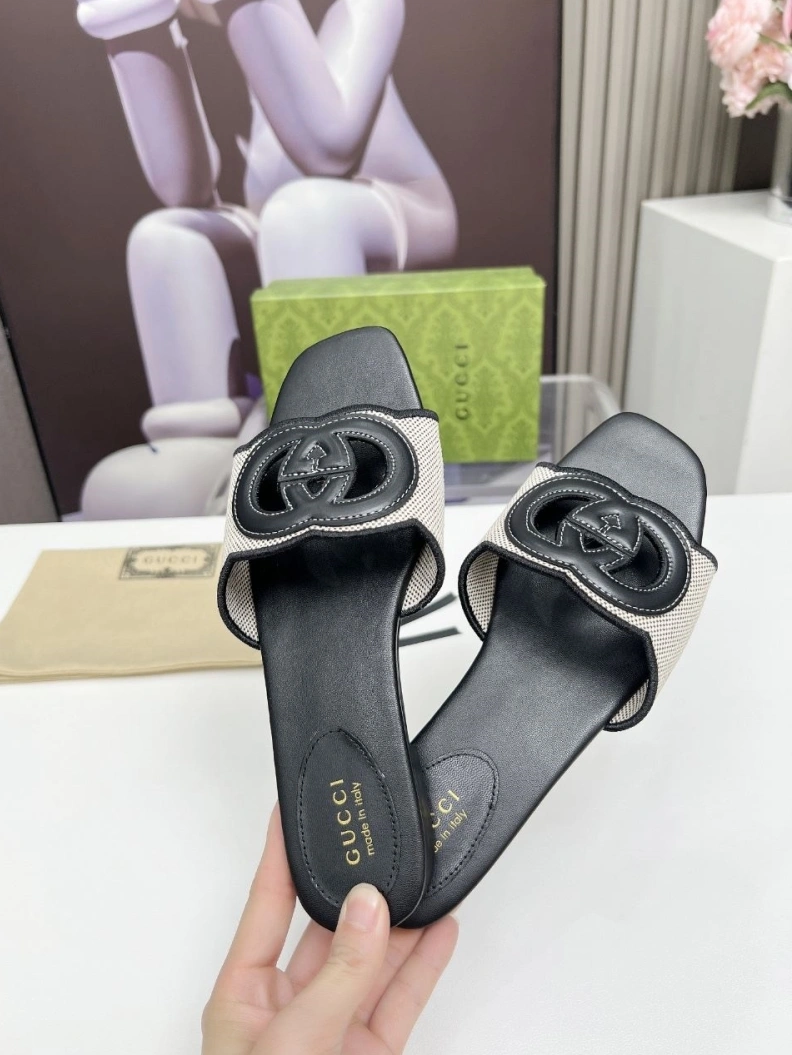 Versatile Gxccx Slippers 157039