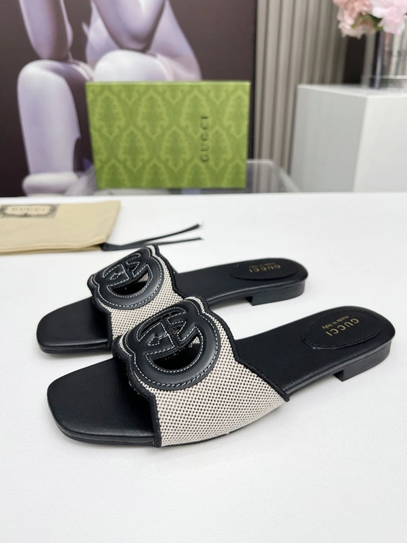 Versatile Gxccx Slippers 157039
