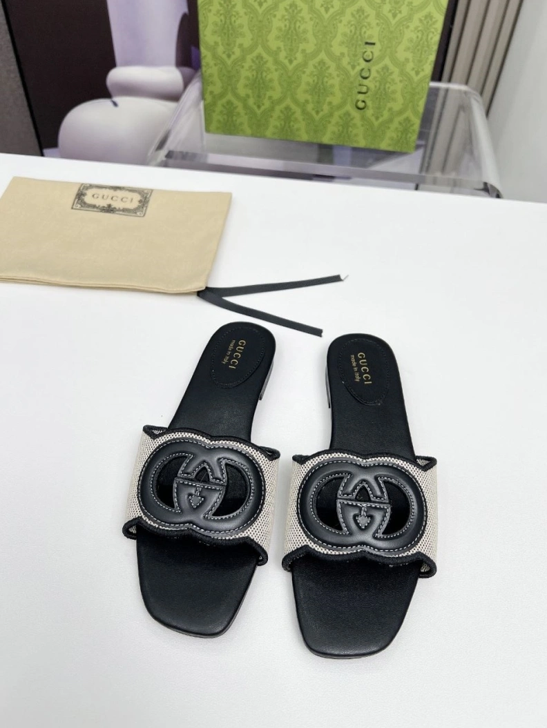 Versatile Gxccx Slippers 157039