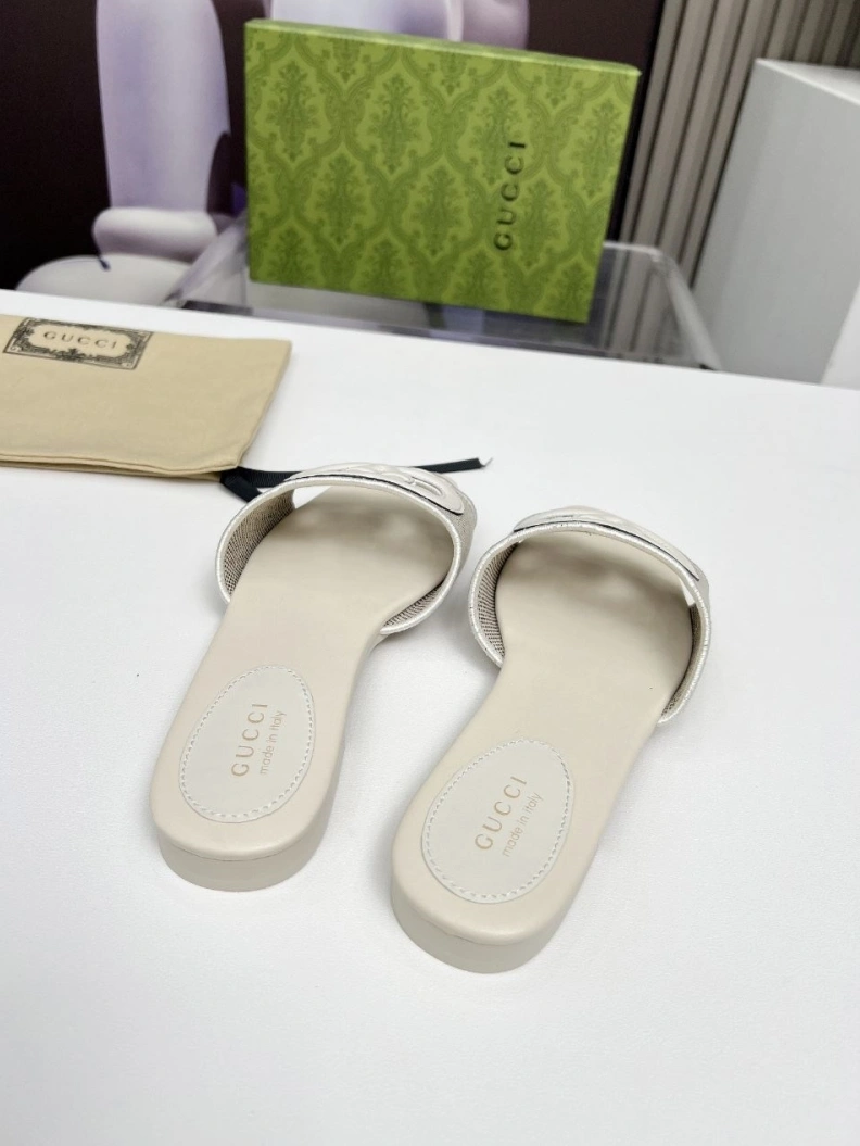 Affordable Gxccx Slippers 157043