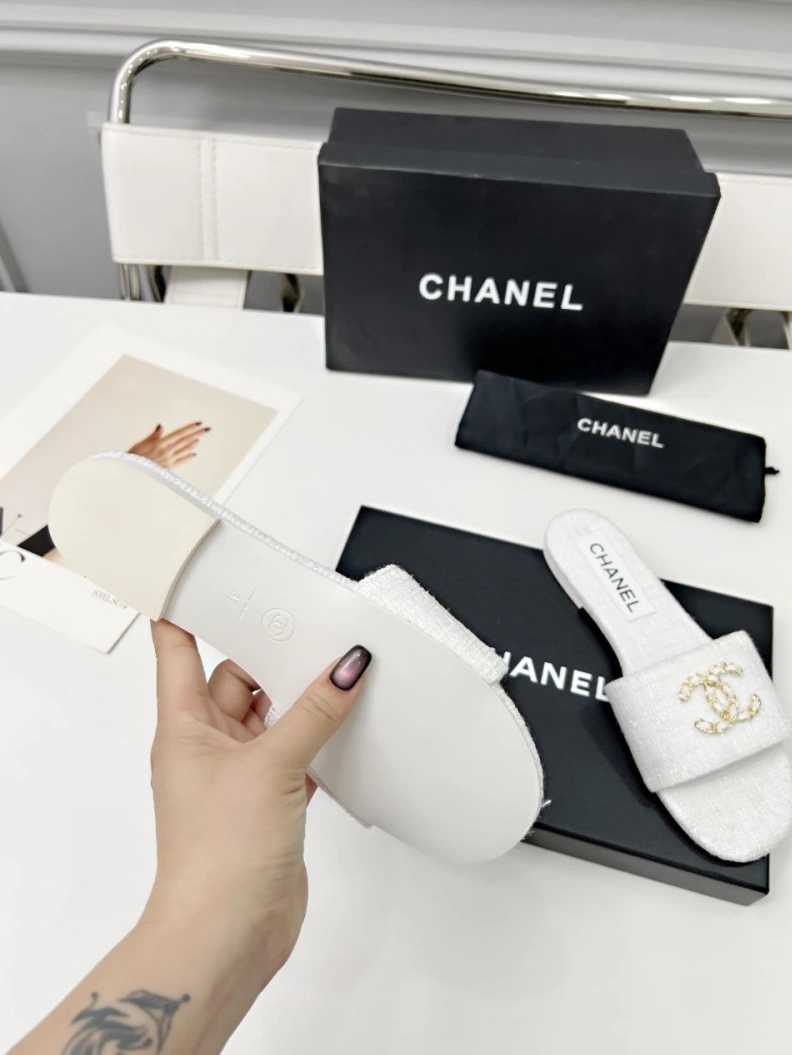 Timeless Chxnxl Slippers 118854