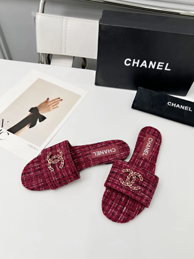 Bright Chxnxl Slippers 118849