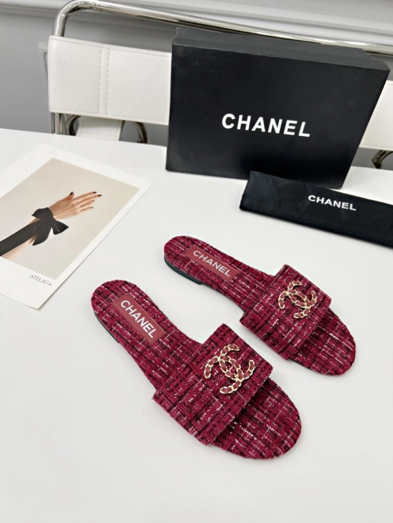 Bright Chxnxl Slippers 118849