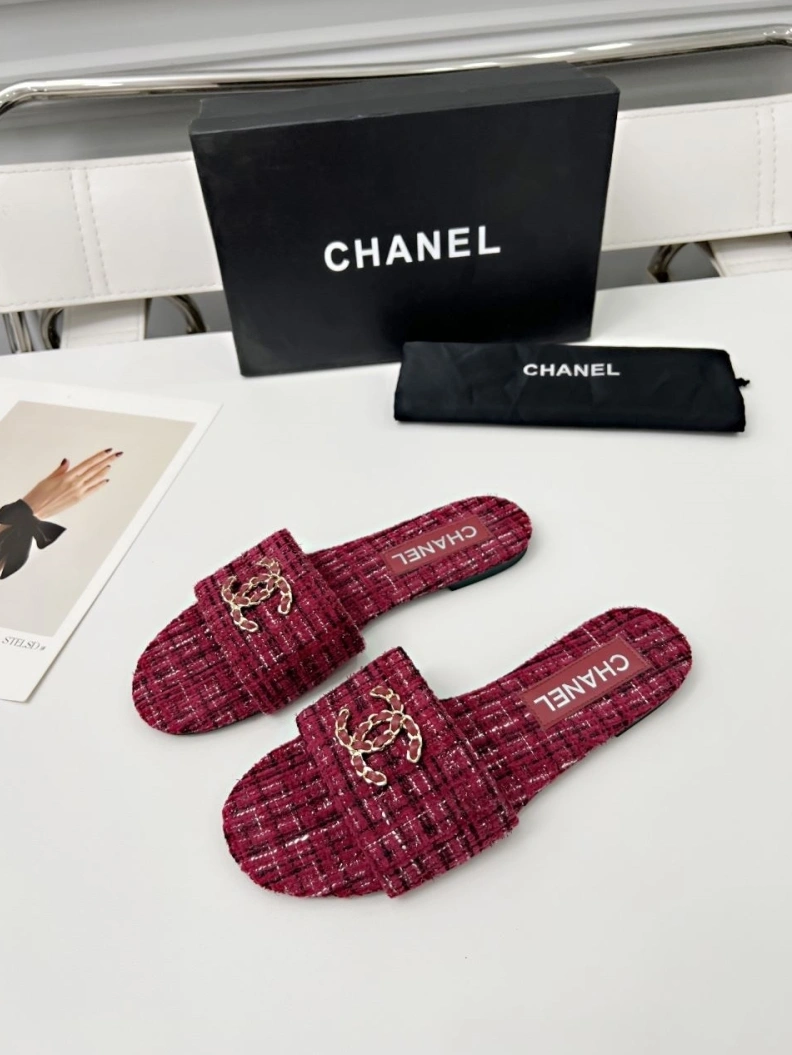 Bright Chxnxl Slippers 118849