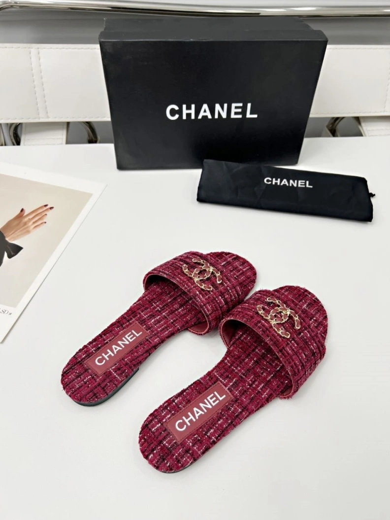 Bright Chxnxl Slippers 118849
