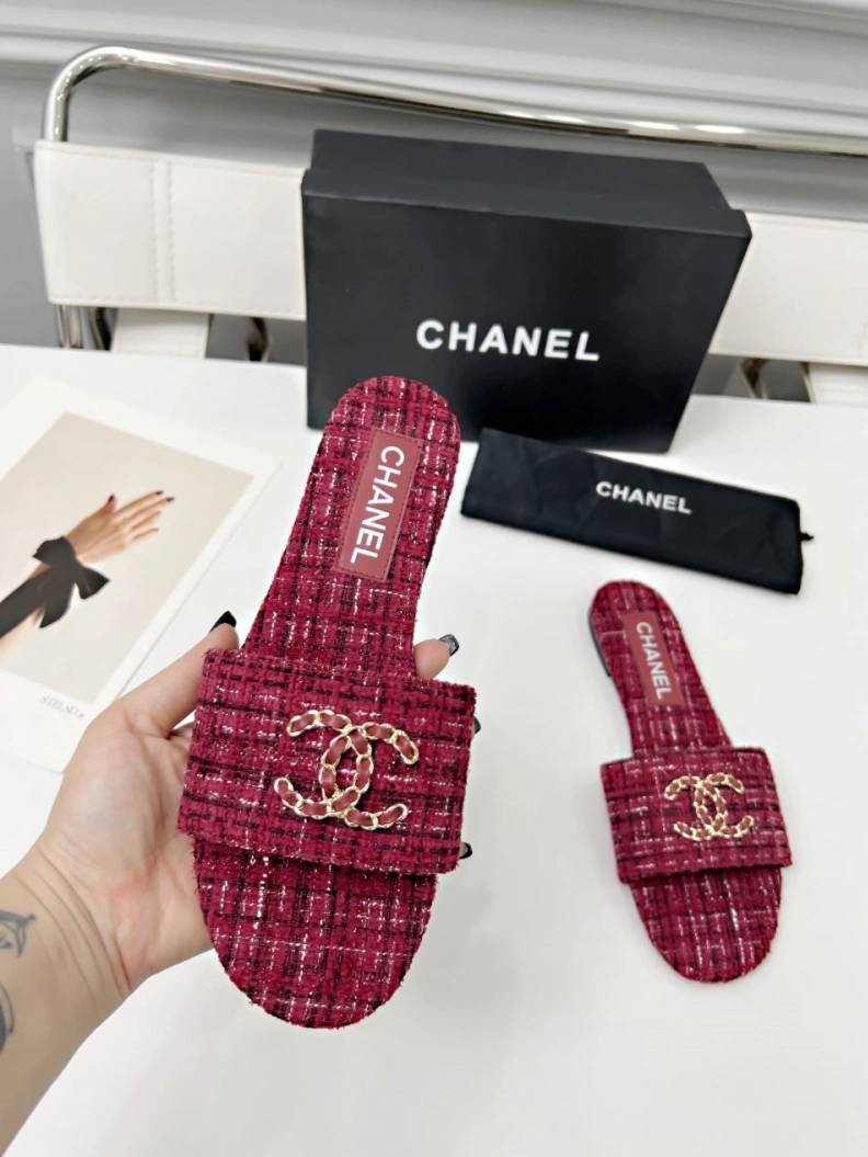 Bright Chxnxl Slippers 118849