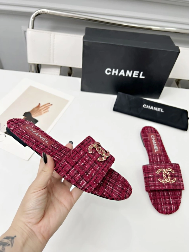 Bright Chxnxl Slippers 118849